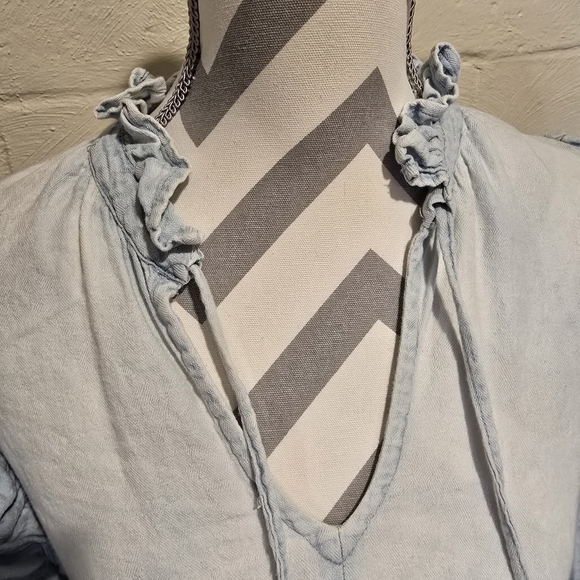 BLANKNYC 411 Top Size Medium Light Blue Fade Ruffled Tie Front 100% Cotton. - Picture 4 of 11